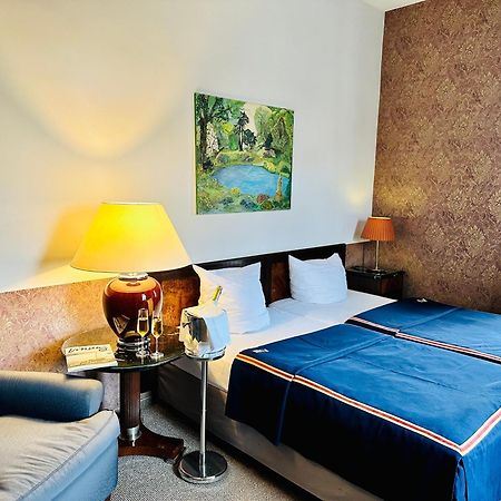 Zu Den Linden - Radebeul Pension Mit Restaurant Εξωτερικό φωτογραφία