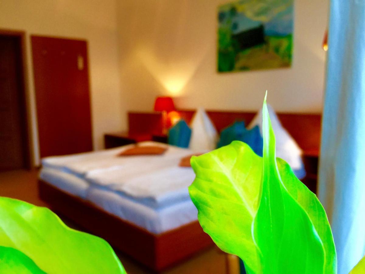 Zu Den Linden - Radebeul Pension Mit Restaurant Εξωτερικό φωτογραφία